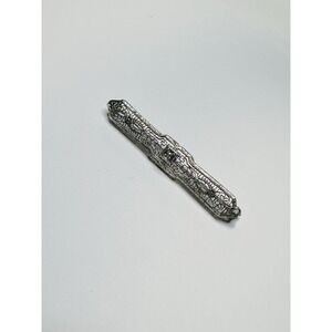 Art Deco  filigree bar pin brooch with a central Stone